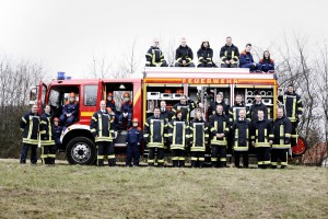 Im Gerätehaus Kirchheider Straße 28a ist die Löschgruppe Wüsten stationiert. Zum Übungsdienst treffen sich die aktiven Kameradinnen und Kameraden alle 14 Tage dienstags um 19:30 im Gerätehaus Wüsten.